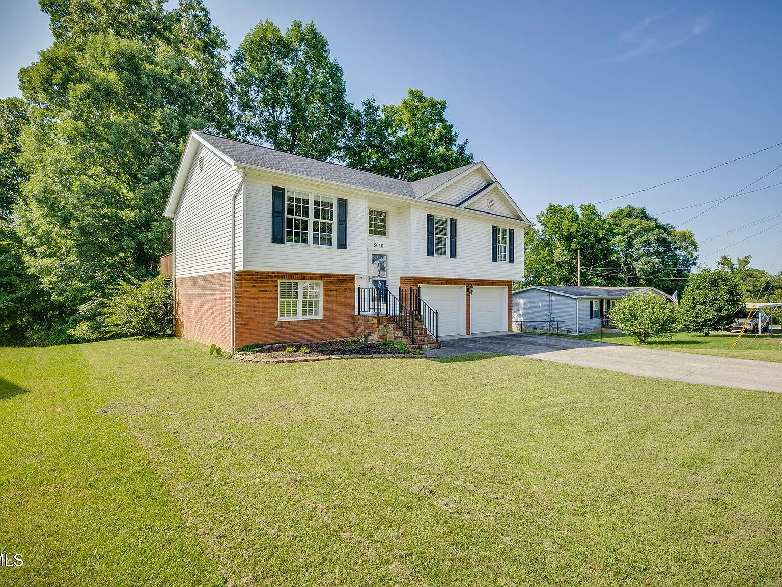 4 bed, 2.5 bath, 1632 sqft, $2,500 — Photo 3