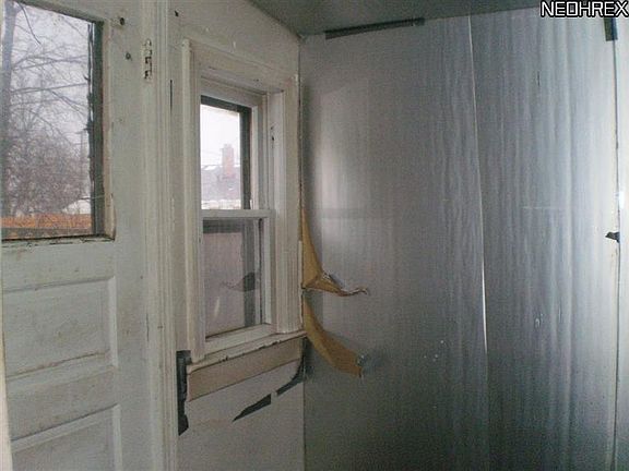5th image of 260 E 238th St