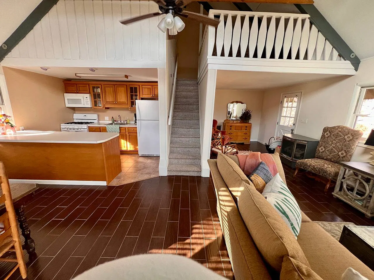 3 bed, 1210 sqft, $2,300 — Photo 4