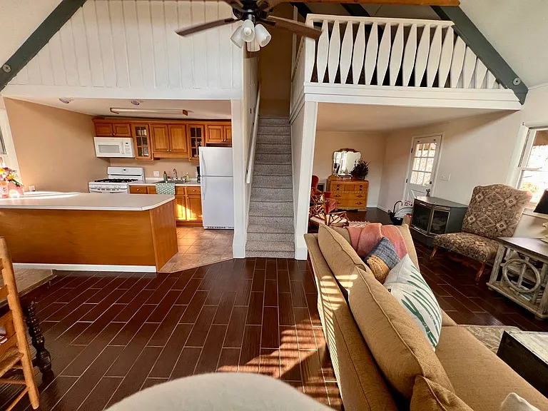1552 Skyland Dr — Photo 4