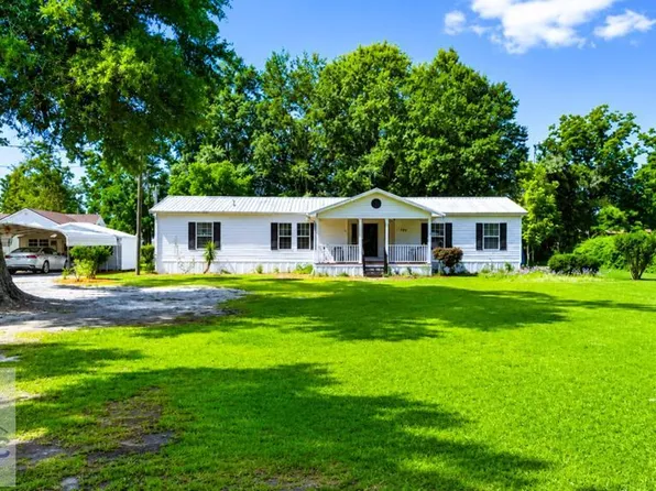 140 Crosby St, Surrency, GA 31563