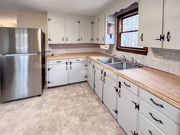 4th image of 241 Mallego Rd