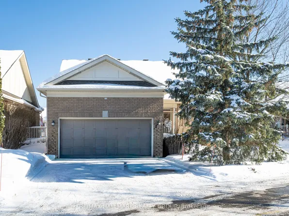 8 Waterford Way, Ottawa, ON K2E 7V4