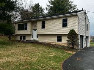105 Gold Rd, Poughquag, NY 12570