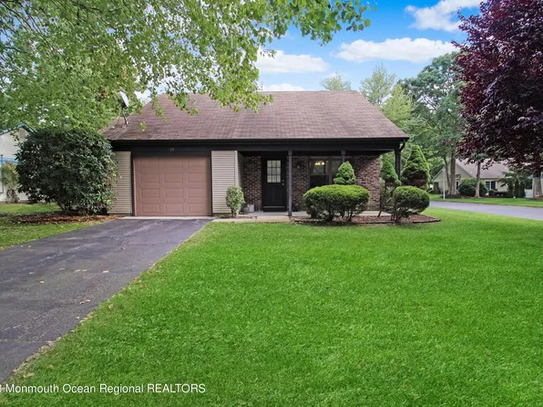 17 Morning Glory Lane, Whiting, NJ 08759