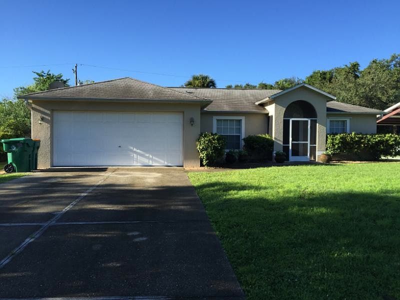 1st image of 23167 Burlingame Ave