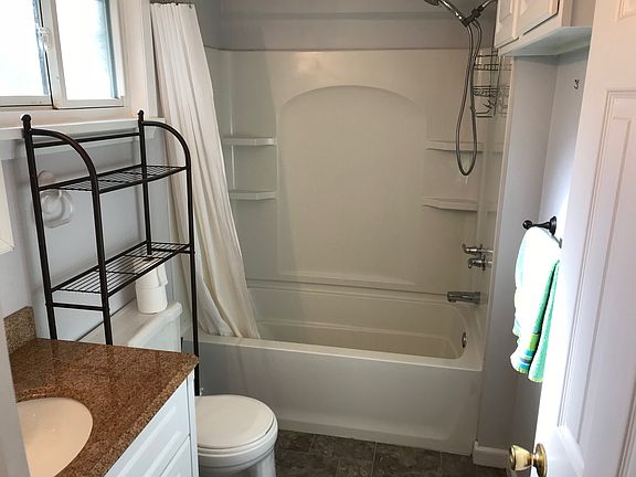 5th image of 23393 Powell Ave