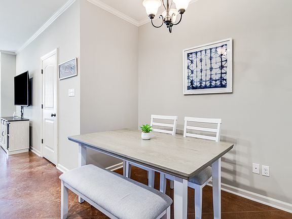 5th image of 111 Ella St #111