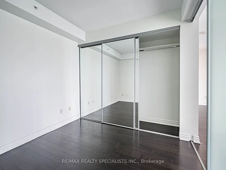 388 Yonge St #7105 — Photo 41