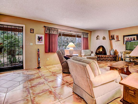 3rd image of 220 W Calle Maria Elena