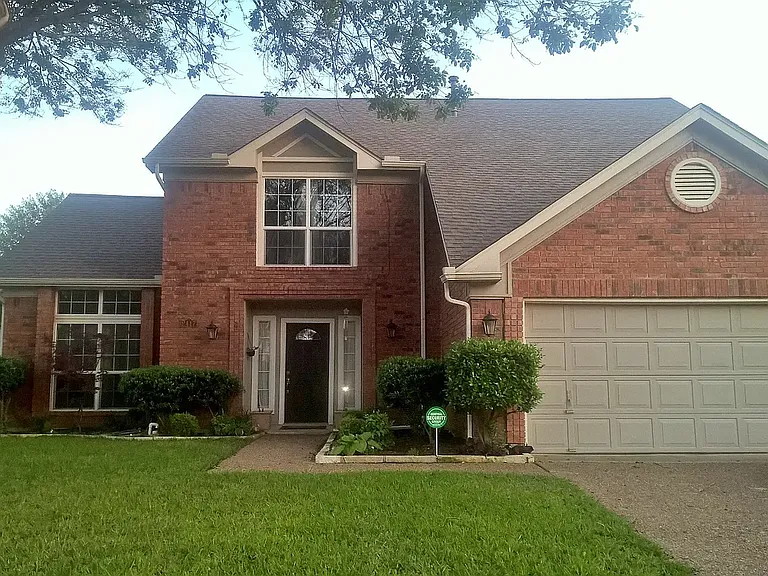 2417 Warwick Ave — Photo 1