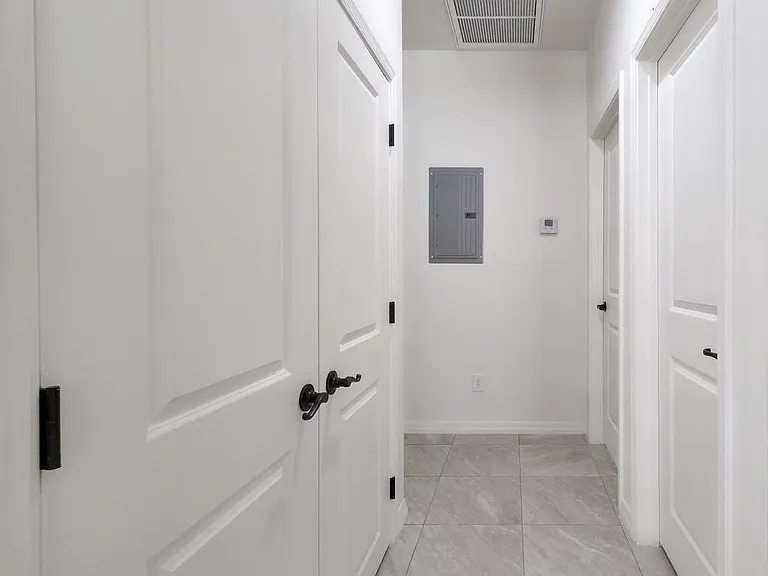 347 E George St — Photo 18