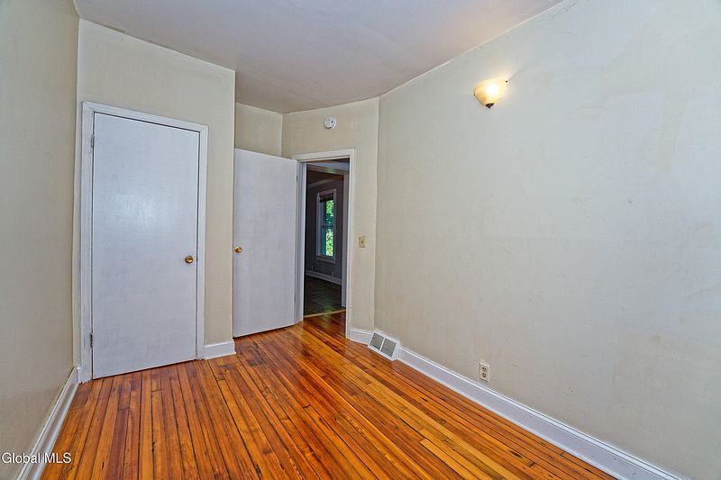 5th image of 118 N College Street