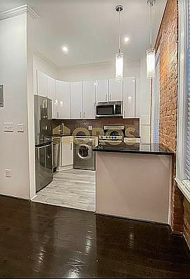 4th image of 46 Grand St #5RR