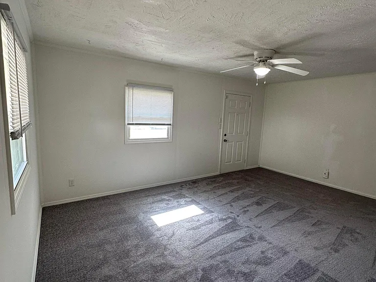 6752 Hamilton St — Photo 4