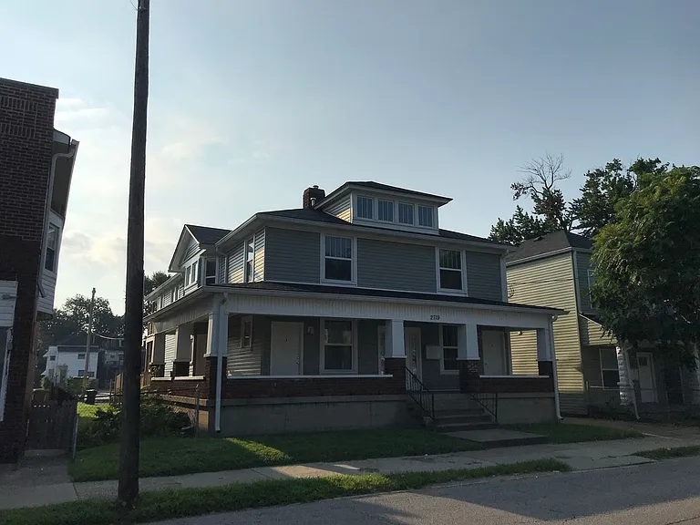 2719 S 4th St — Photo 2