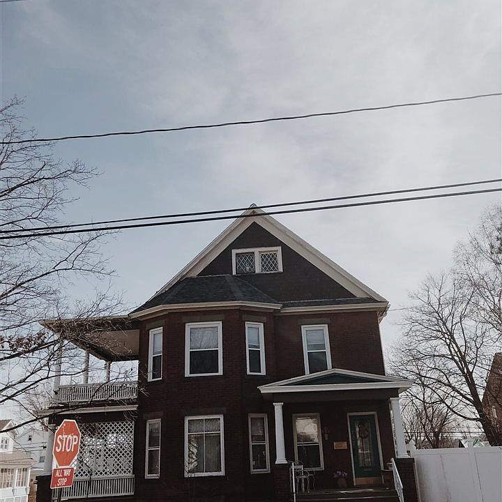 2nd image of 202 S 2nd Ave