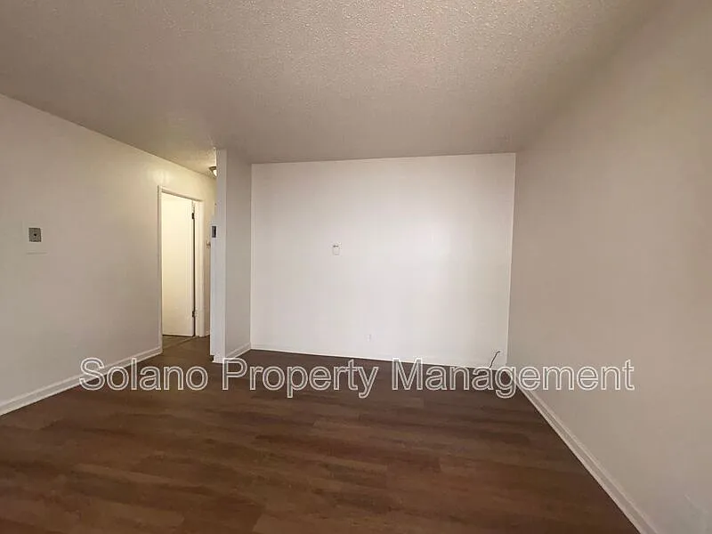2 bed, 1.0 bath, 800 sqft, $1,495 — Photo 2