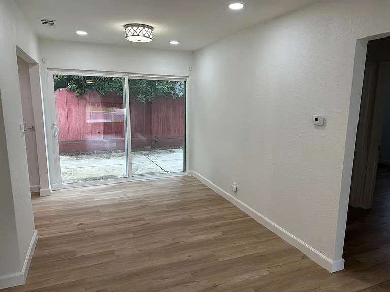 1400 Clay St — Photo 9