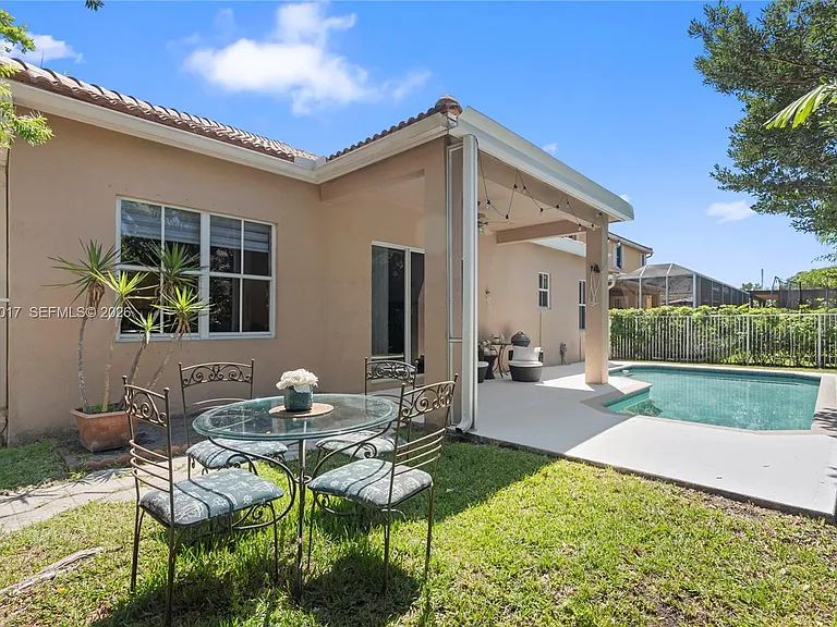 1097 Allamanda Way — Photo 38