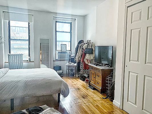 3rd image of 1460 2nd Ave APT 3N