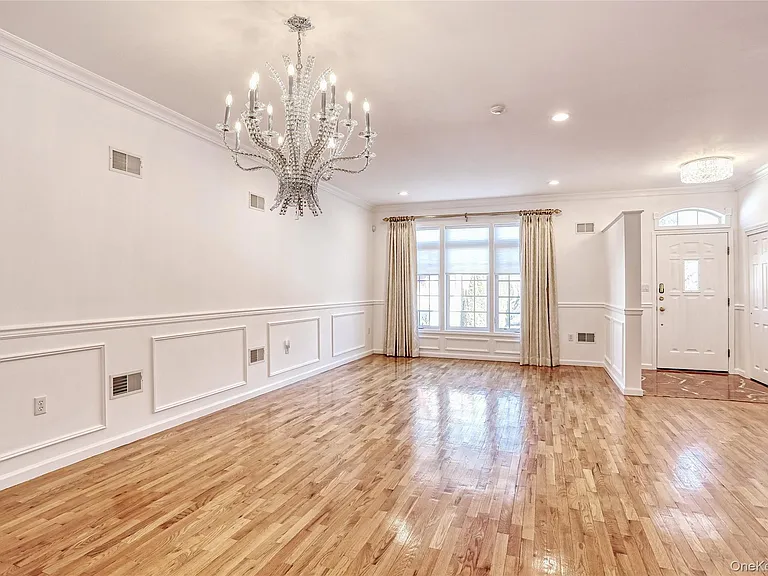 80 Alexander Ct — Photo 5