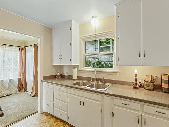 5th image of 3627 E 29th Ave