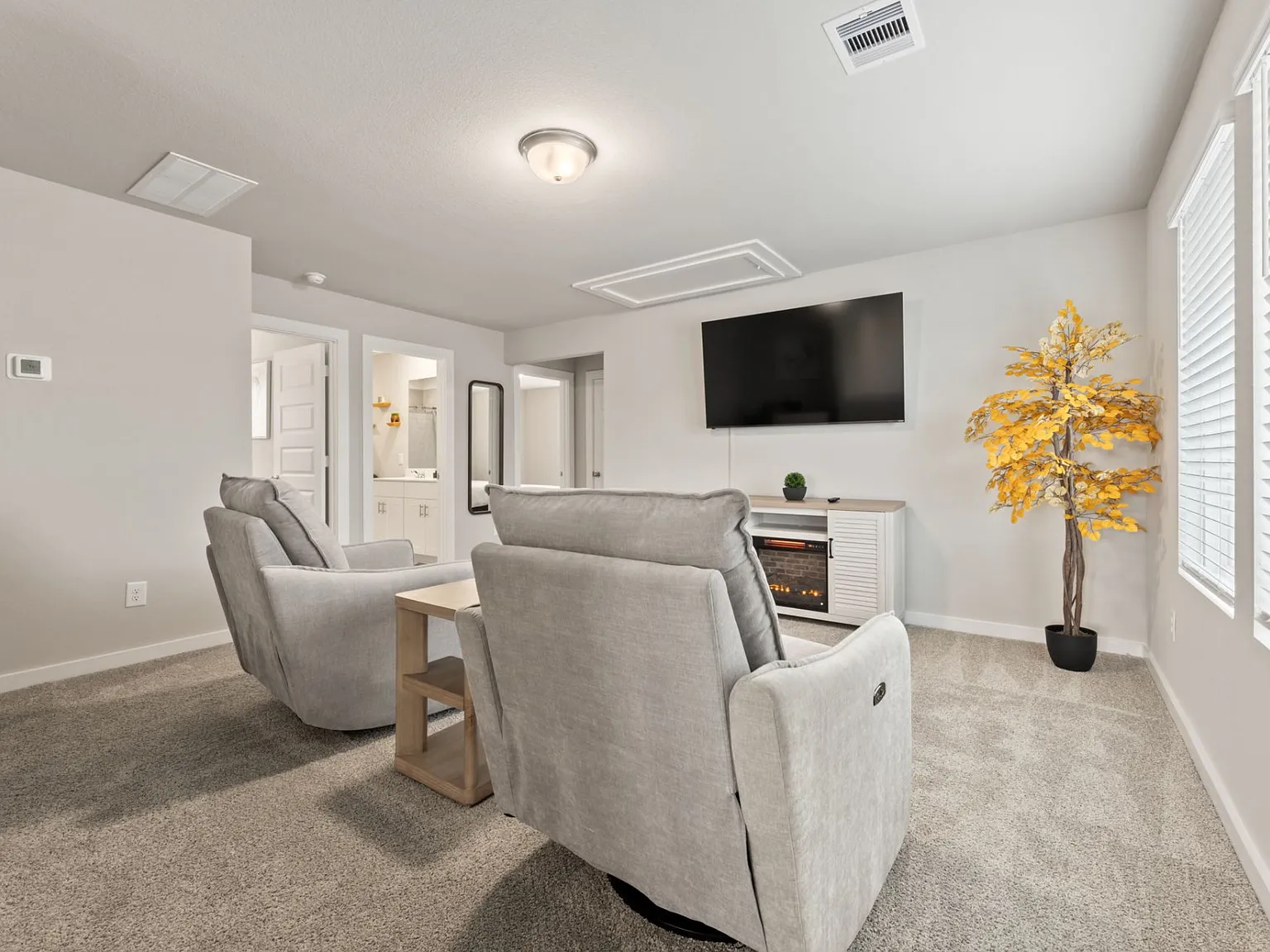 4 bed, $4,000 — Photo 3