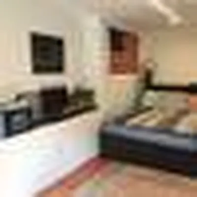 Rented by Roz Khan, LREB | media 4