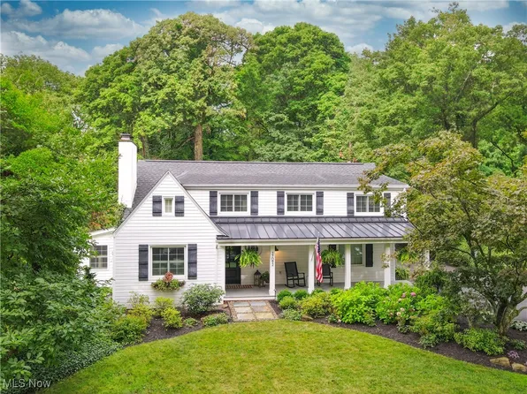 17092 Maple Dr, Chagrin Falls, OH 44023