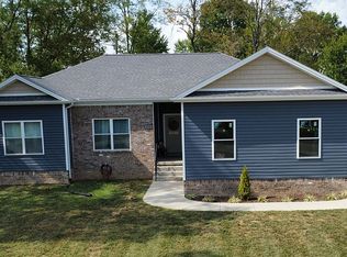 410 Carlton Dr, Lawrenceburg, KY 40342