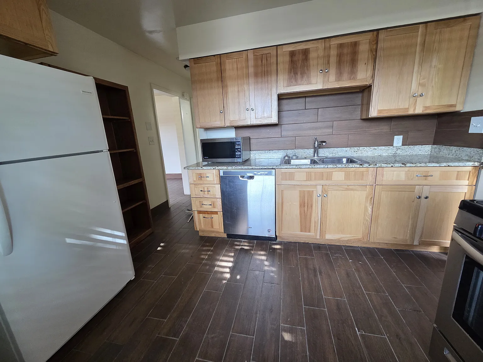 1 bed, 800 sqft, $1,200 — Photo 3