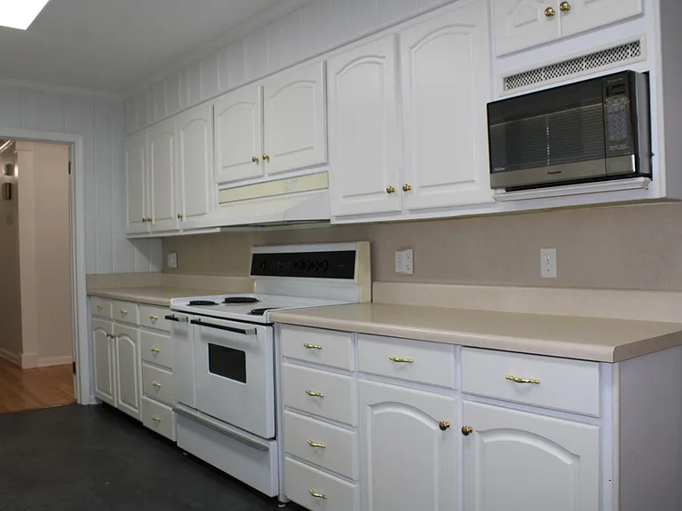 916 Stanton Dr — Photo 13