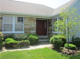 6 Rothwell Dr, Monroe Township, NJ 08831