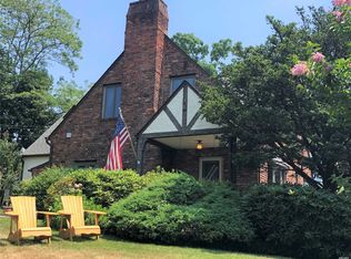 2 Briarcliff Dr, Port Washington, NY 11050