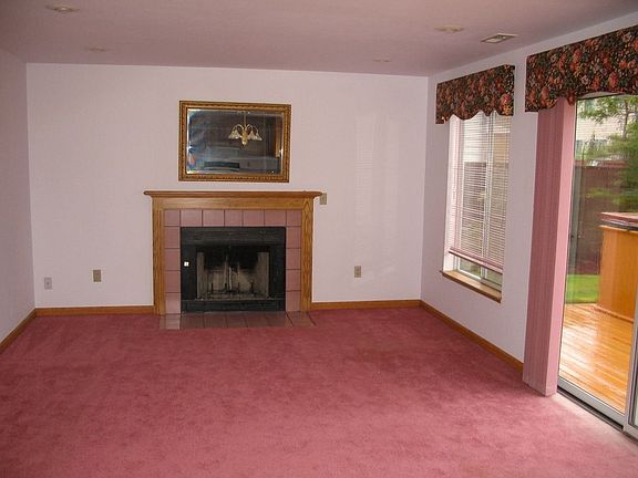 family room (seen from kitchen)