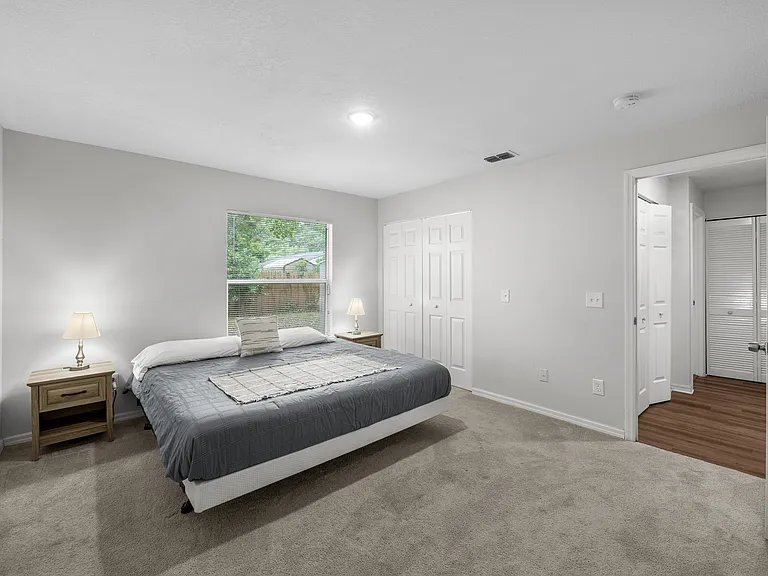 8013 N Alaska St — Photo 8