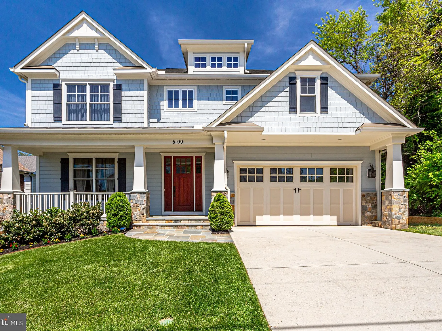 5 bed, 4.5 bath, 5219 sqft, $8,500 — Photo 1