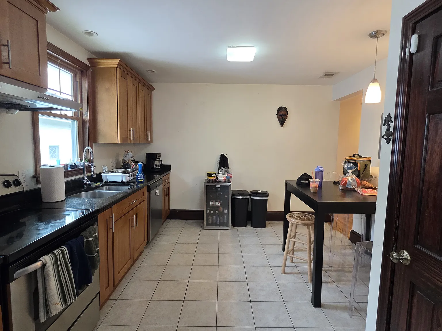 3 bed, 2.0 bath, 1050 sqft, $3,700 — Photo 3