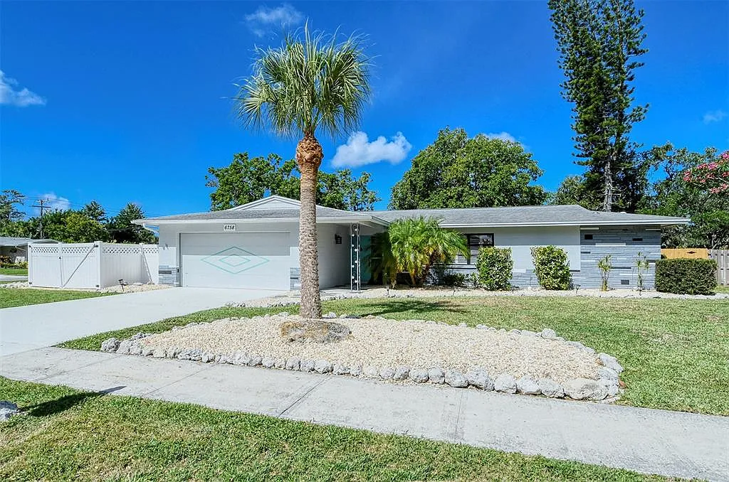 3 bed, 2.0 bath, 1439 sqft, $8,000 — Photo 1
