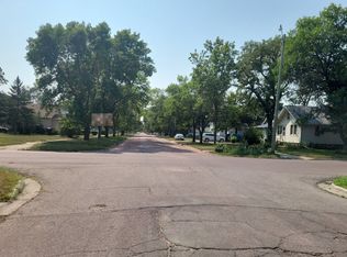 853 Kansas Ave SE, Huron, SD 57350