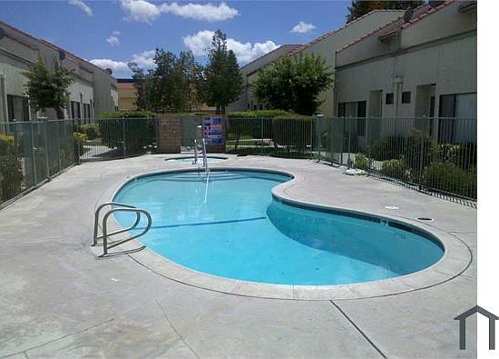 4th image of 1329 W Latham Ave