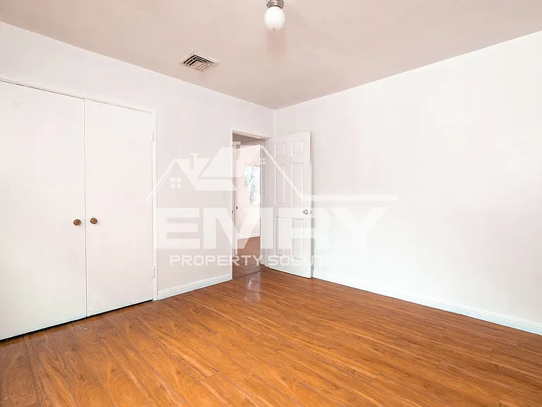 10530 Crenshaw Blvd — Photo 5