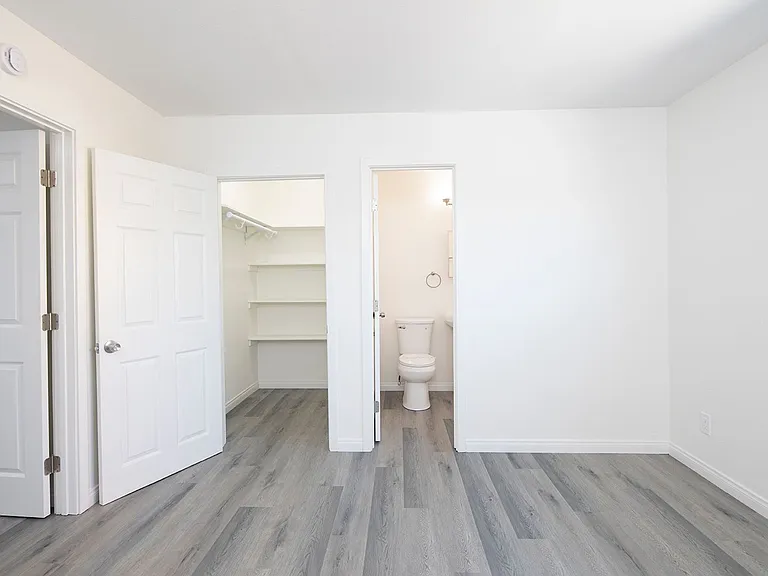 Aztec Pacific Apartments — Photo 84