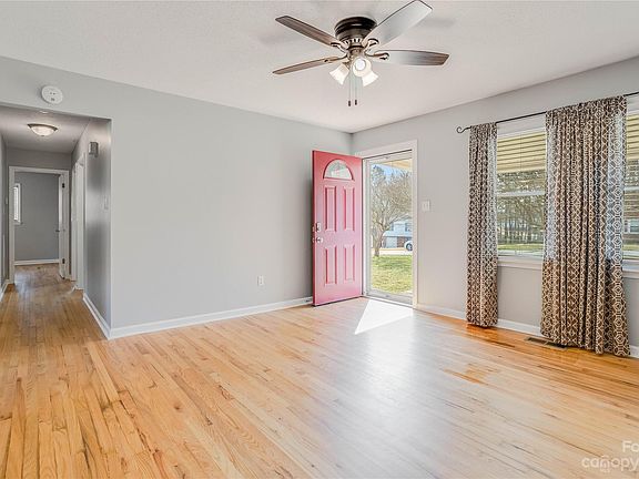 4th image of 207 E Iowa Ave