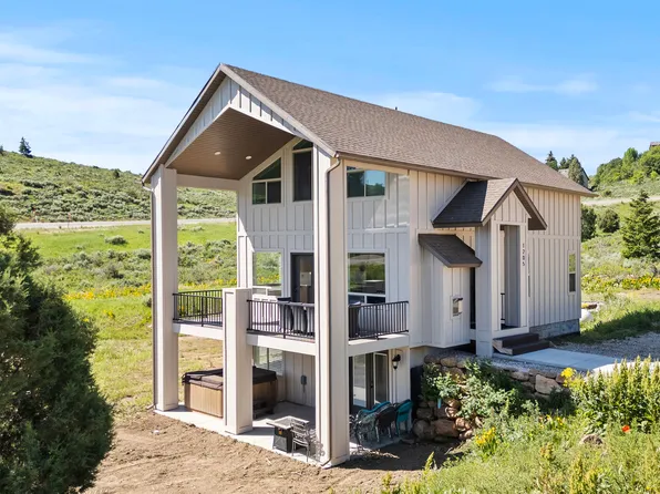 1205 S Lakeview Dr, Garden City, UT 84028