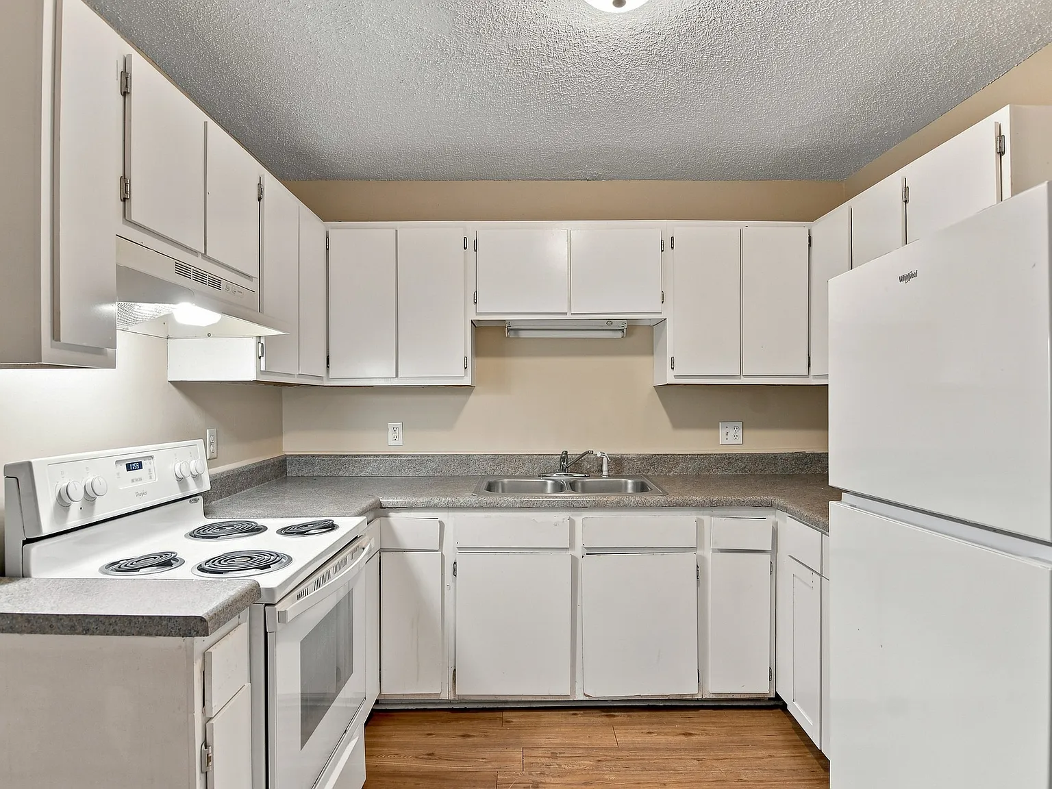 3 bed, 1000 sqft, $995 — Photo 4