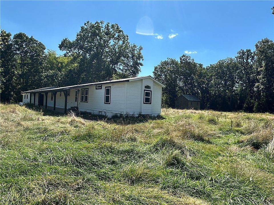 2nd image of 122 Crabapple Ln