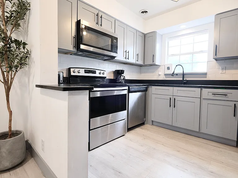 104 Greenland Ct — Photo 9
