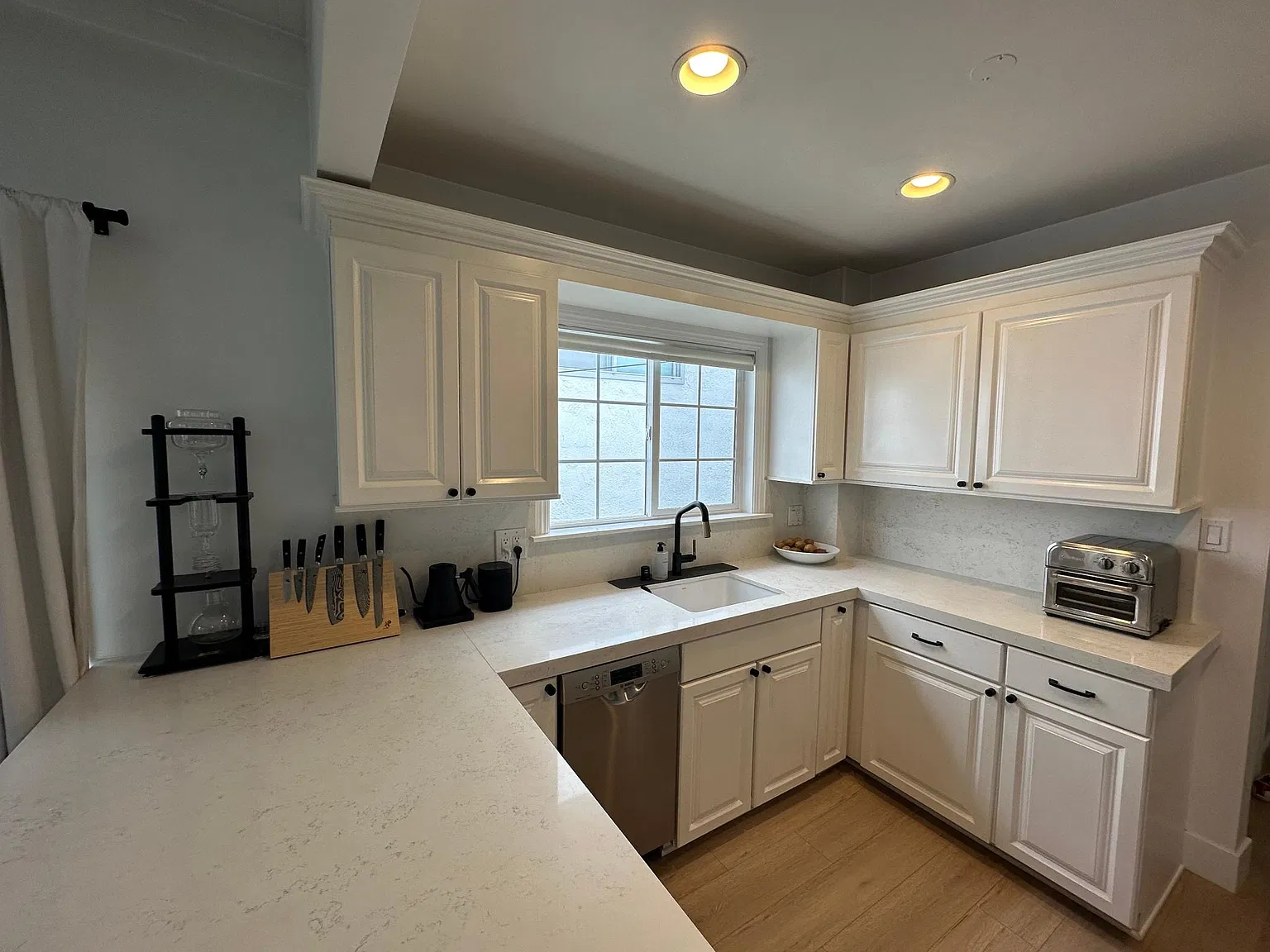 2 bed, 800 sqft, $4,895 — Photo 2